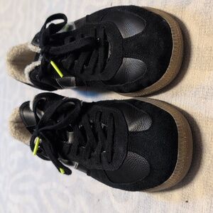 Verbenas Black and Silver Women's Sneakers